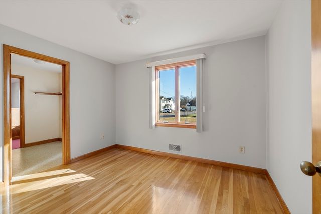 9 Whitsbourgh St, Taunton, MA 02780