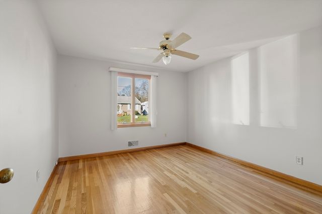 9 Whitsbourgh St, Taunton, MA 02780