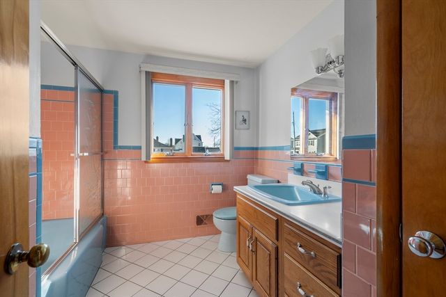 9 Whitsbourgh St, Taunton, MA 02780