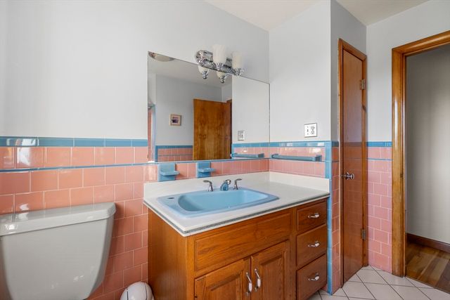 9 Whitsbourgh St, Taunton, MA 02780