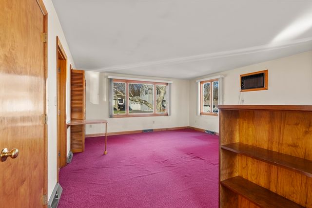 9 Whitsbourgh St, Taunton, MA 02780