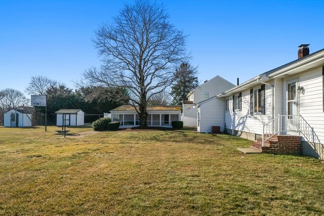 9 Whitsbourgh St, Taunton, MA 02780