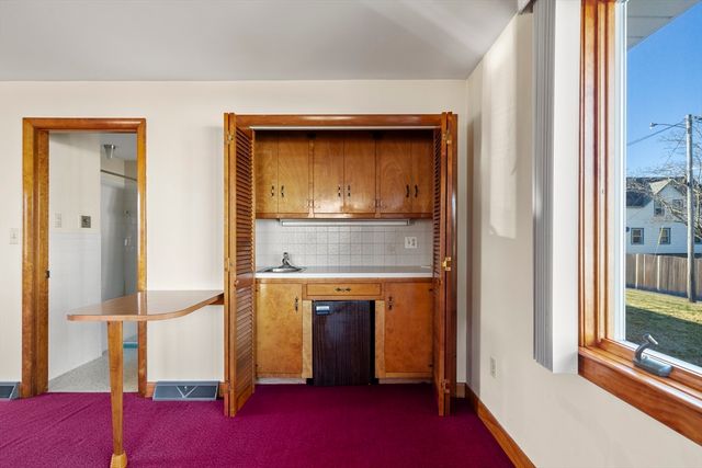 9 Whitsbourgh St, Taunton, MA 02780