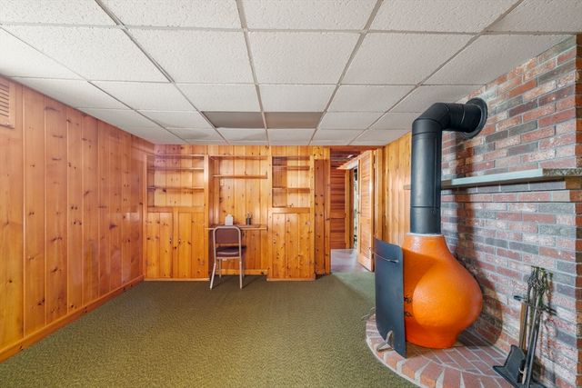 9 Whitsbourgh St, Taunton, MA 02780