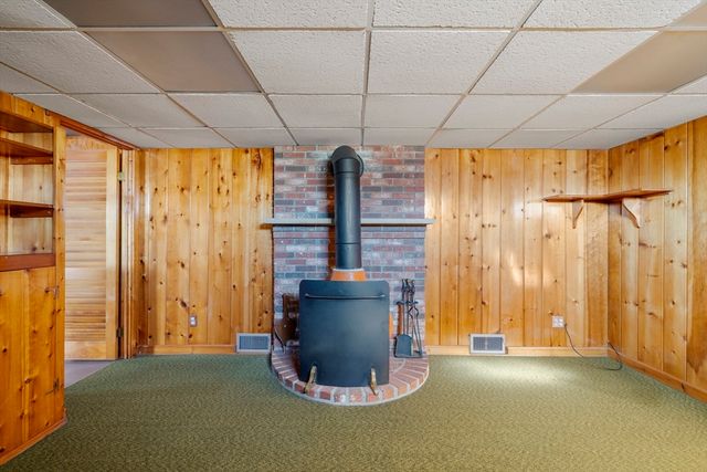 9 Whitsbourgh St, Taunton, MA 02780