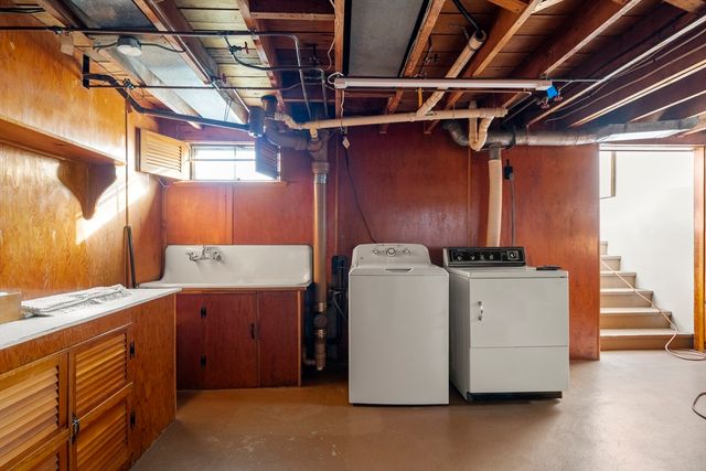 9 Whitsbourgh St, Taunton, MA 02780