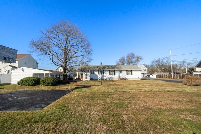 9 Whitsbourgh St, Taunton, MA 02780