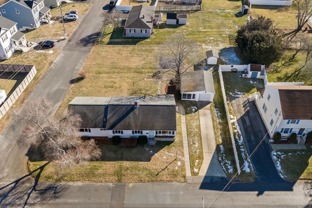 9 Whitsbourgh St, Taunton, MA 02780