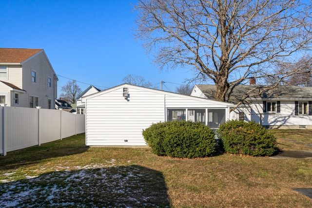 9 Whitsbourgh St, Taunton, MA 02780