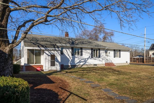 9 Whitsbourgh St, Taunton, MA 02780