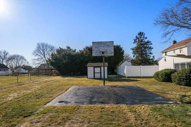 9 Whitsbourgh St, Taunton, MA 02780