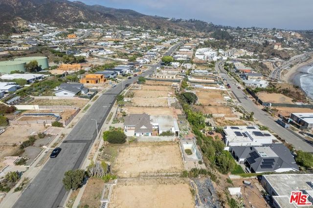 18414 Wakecrest Drive, Malibu, CA 90265