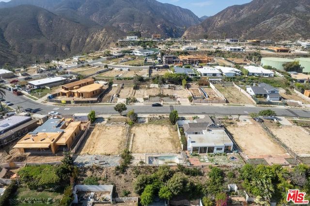 18414 Wakecrest Drive, Malibu, CA 90265