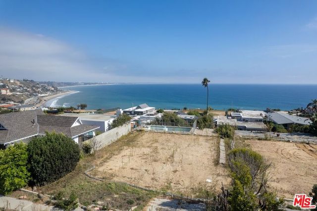 18414 Wakecrest Drive, Malibu, CA 90265