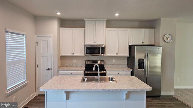 2055 RIVERS DR, Newark, DE 19702