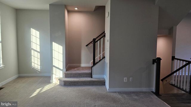 2055 RIVERS DR, Newark, DE 19702