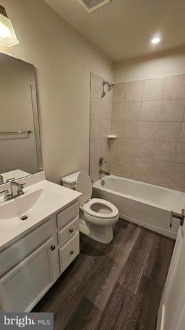 2055 RIVERS DR, Newark, DE 19702