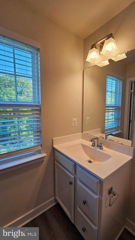 2055 RIVERS DR, Newark, DE 19702