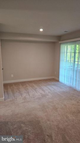 2055 RIVERS DR, Newark, DE 19702
