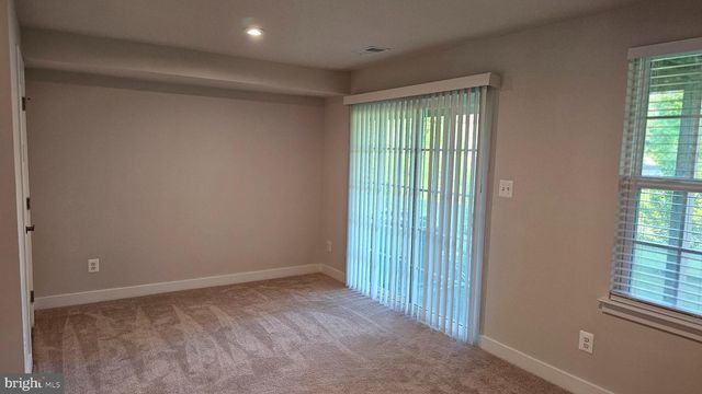 2055 RIVERS DR, Newark, DE 19702