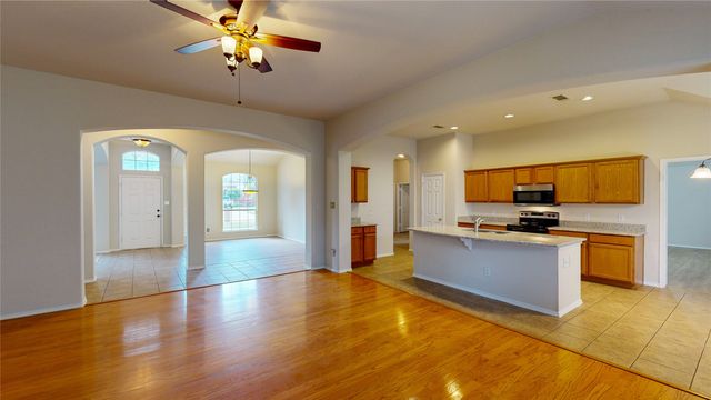 608 Vanilla Court, Desoto, TX 75115