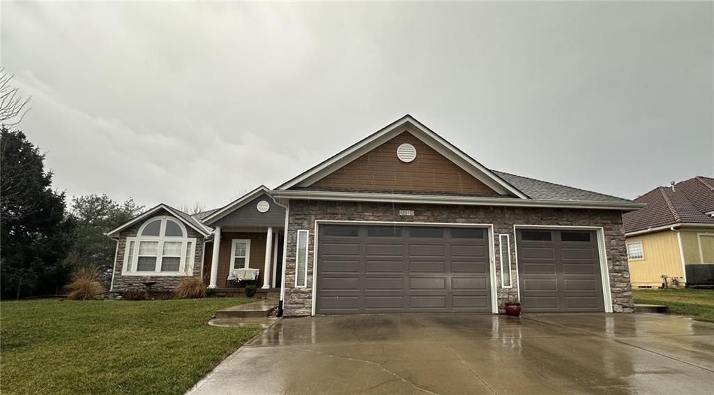 4612 SW Gull Point Drive, Lee's Summit, MO 64082