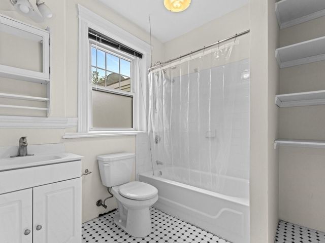 35 Queensberry 22, Boston, MA 02215