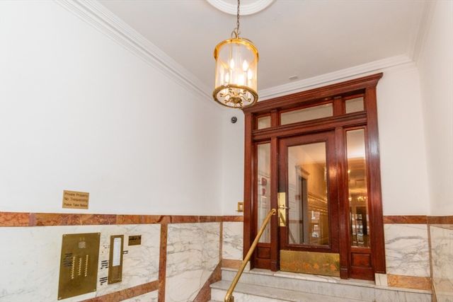 35 Queensberry 22, Boston, MA 02215