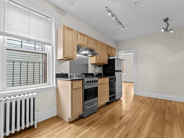 35 Queensberry 22, Boston, MA 02215