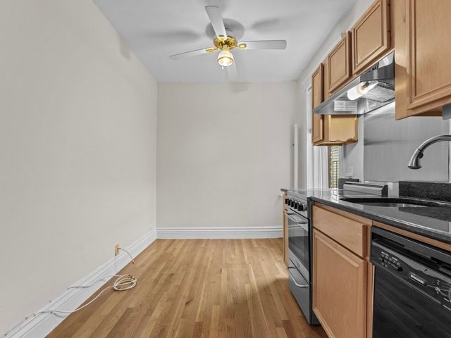 35 Queensberry 22, Boston, MA 02215