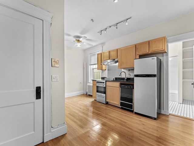 35 Queensberry 22, Boston, MA 02215