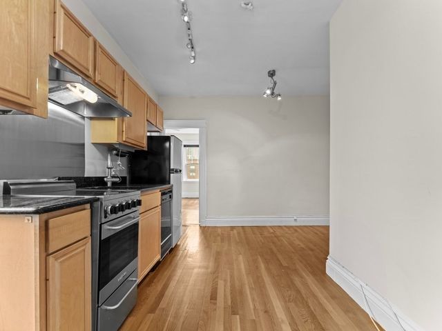 35 Queensberry 22, Boston, MA 02215
