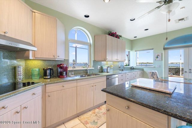 2 Sea Horse Lane, Vero Beach, FL 32960