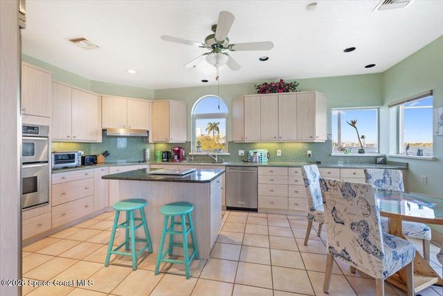 2 Sea Horse Lane, Vero Beach, FL 32960