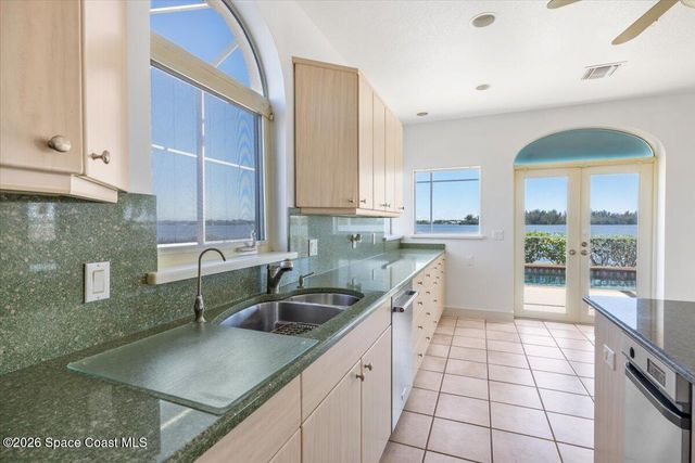 2 Sea Horse Lane, Vero Beach, FL 32960