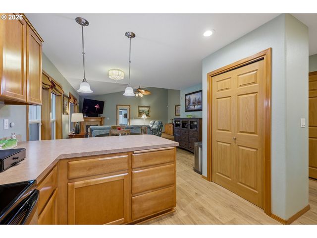 12807 Ne 43RD Cir, Vancouver, WA 98682