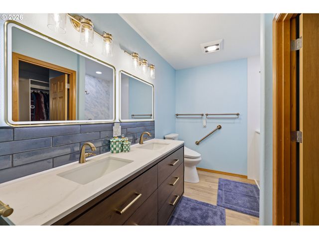 12807 Ne 43RD Cir, Vancouver, WA 98682