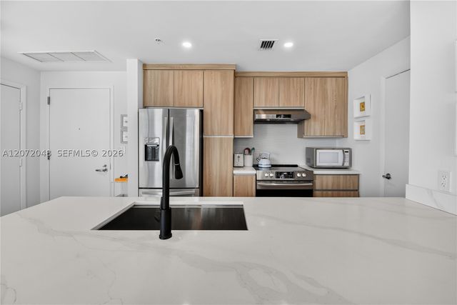 1900 N Bayshore Dr 2019, Miami, FL 33132