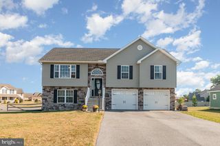 833 LINDIA DRIVE, Chambersburg, PA 17202