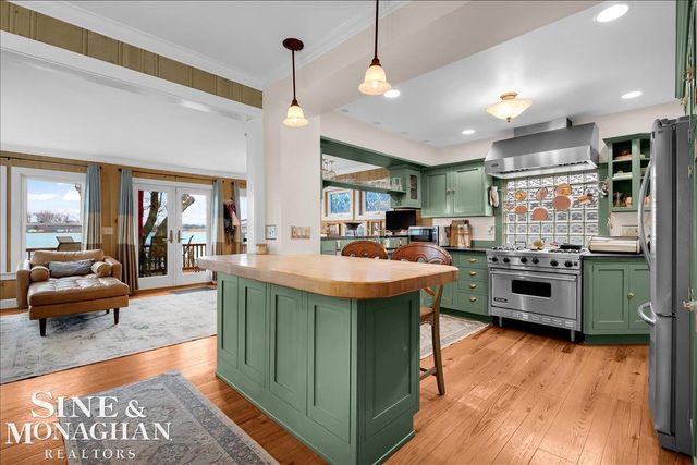 142 St Clair River Drive, Algonac, MI 48001
