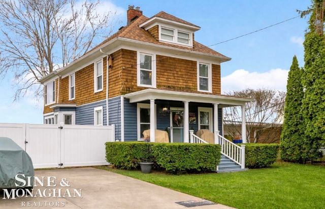 142 St Clair River Drive, Algonac, MI 48001