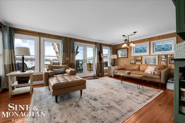 142 St Clair River Drive, Algonac, MI 48001