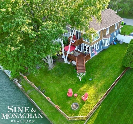 142 St Clair River Drive, Algonac, MI 48001
