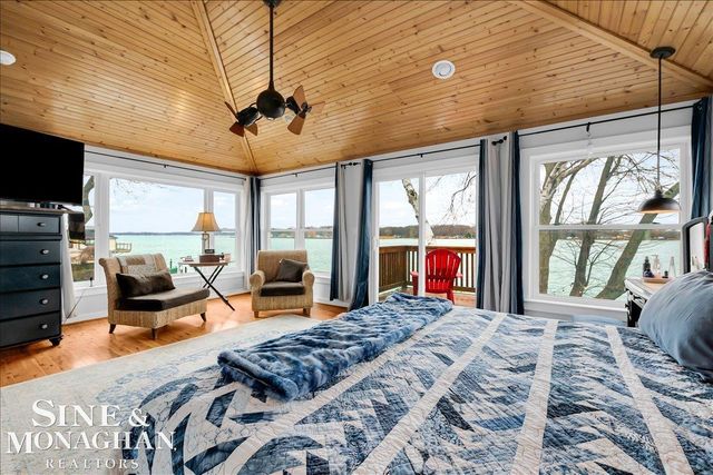 142 St Clair River Drive, Algonac, MI 48001