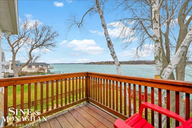 142 St Clair River Drive, Algonac, MI 48001