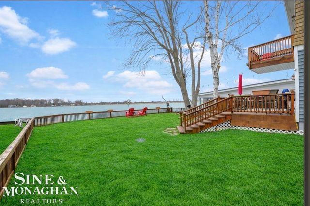 142 St Clair River Drive, Algonac, MI 48001