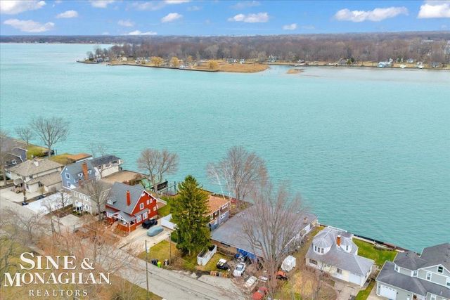 142 St Clair River Drive, Algonac, MI 48001