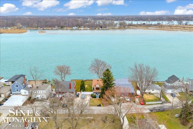 142 St Clair River Drive, Algonac, MI 48001
