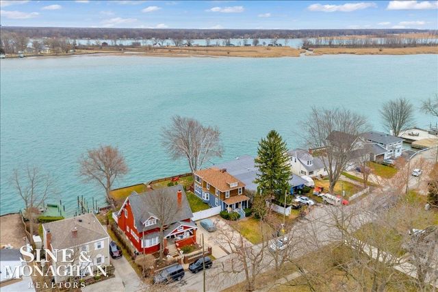 142 St Clair River Drive, Algonac, MI 48001