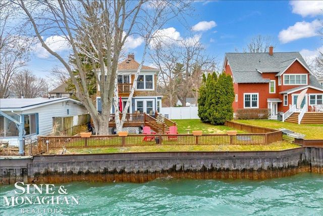 142 St Clair River Drive, Algonac, MI 48001
